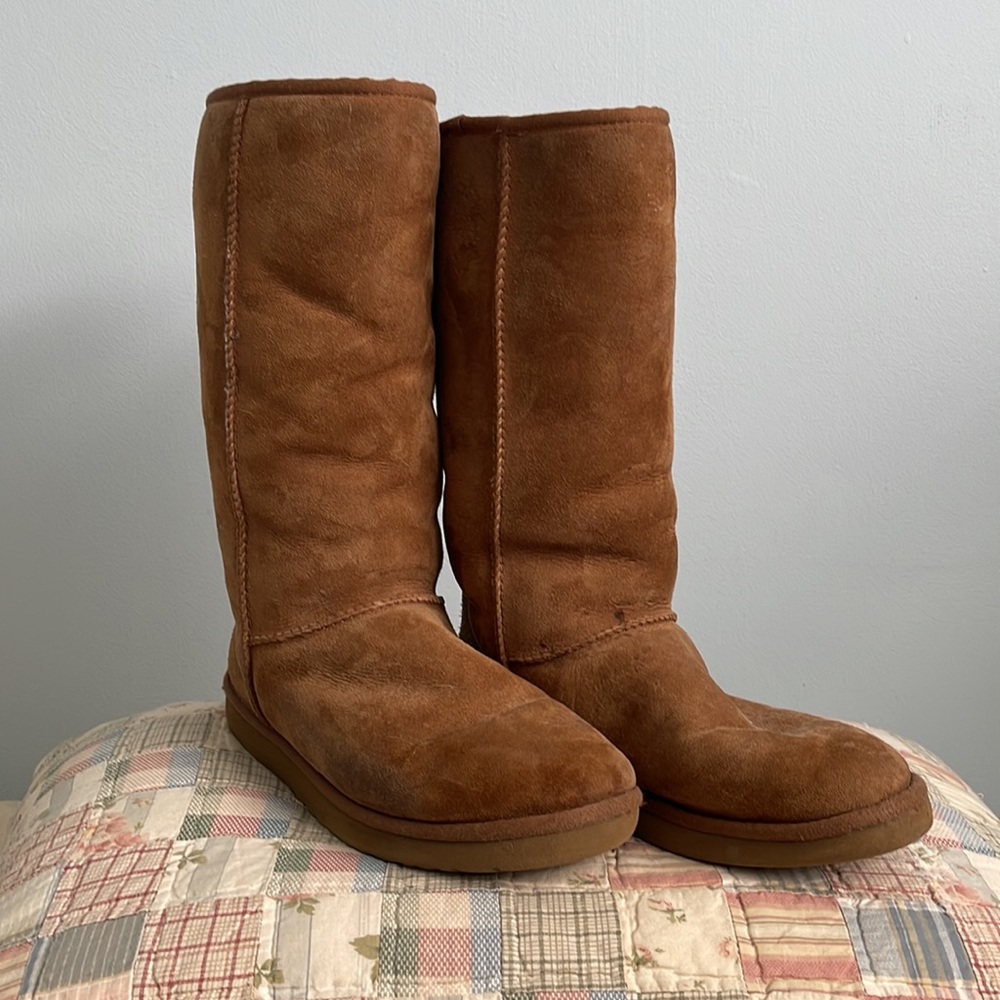 Pair of tall UGG boots. Size American 10 European 41. Good condition!
